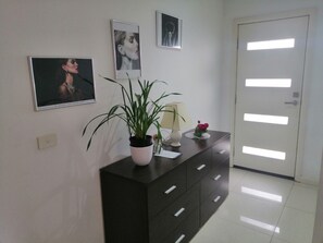 Interior - 15 minutes to Airport Style Home (Dallas)