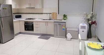 15 minutes to Airport Style Home