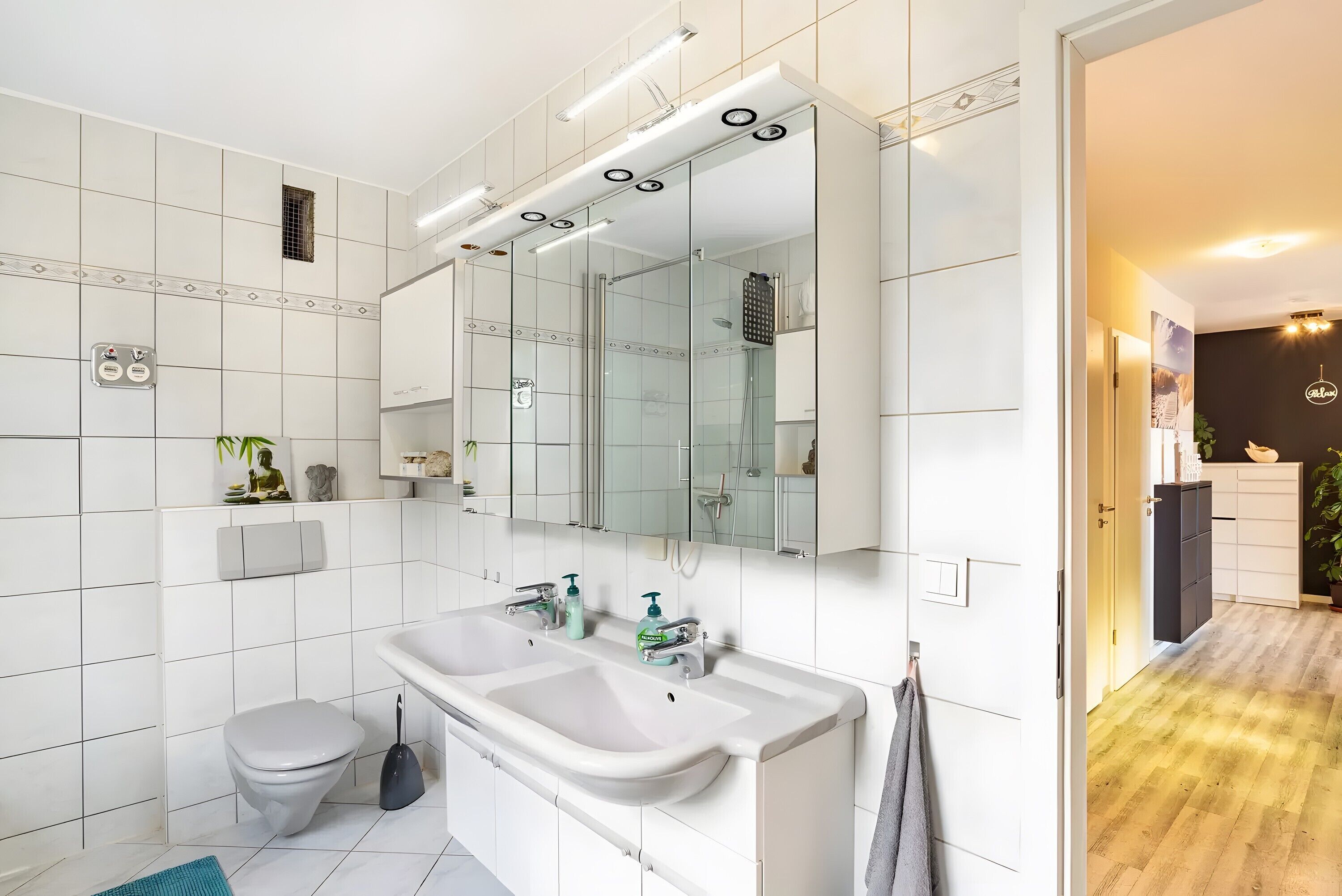 Badewanne, Haartrockner, Handtücher