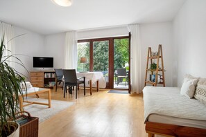 1 habitación, tabla de planchar con plancha, wifi gratis y ropa de cama 