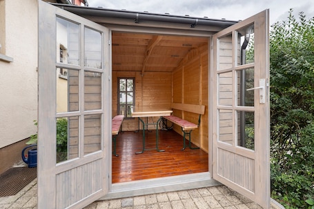 Outdoor dining. Apartment 'Lebensblume' with Wi-Fi