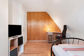 3 bedrooms, free WiFi, bed sheets