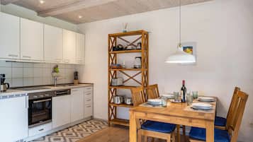 Frigorifero, forno, piano cottura, lavastoviglie