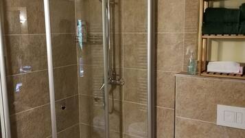 Dutxa, assecador de cabells i tovalloles