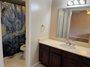 Håndklæder, Sæbe, Shampoo, Toiletpapir