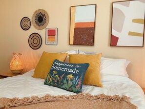 3 chambres, bureau, Wi-Fi gratuit, draps fournis