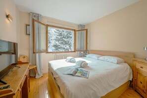 Master bedroom - Apt Du Golf Du Mont d'Arbois in Megeve, near ski lift, Megeve (Chamonix), France (Megeve (Chamonix))