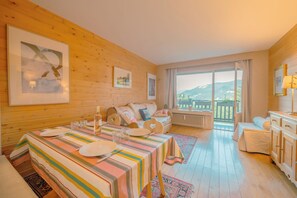 TV - Appartement Du Golf Du Mont d'Arbois, Megeve (Chamonix), France (Megeve (Chamonix))