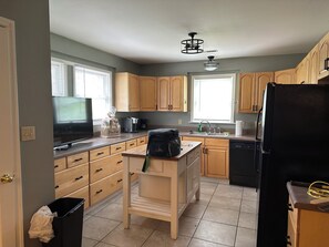 Fridge, microwave, oven, stovetop - Barn Dominium-house located Columbus/Tryon Minutes from Tryon Equestrian Center (Tryon)