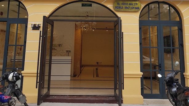 Front of property - Tung Luxury Hotel (Bai Chay)