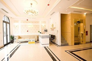 Coffres-forts dans les chambres, bureau, rideaux occultants