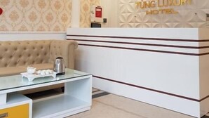 In-room safe, desk, blackout drapes, iron/ironing board - Tung Luxury Hotel (Bai Chay)