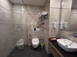 Deluxe Room | Bilik Mandi | Kelengkapan dandanan diri percuma, selipar
