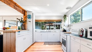 Unclassified image, 3 of 19, button - Le Shack (Coles Bay)