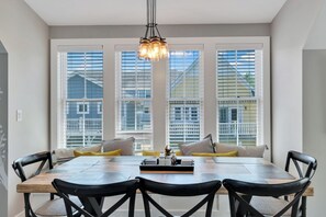 Dining - Casa Azul 2 Bedroom 2 Bath (Ottawa)