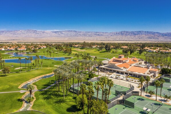 Sport court - Beautiful Desert Falls Country Club Upper Unit Condo (Palm Desert)