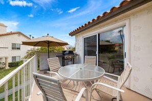 Outdoor dining - Beautiful Desert Falls Country Club Upper Unit Condo (Palm Desert)