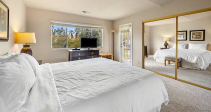 Beautiful Desert Falls Country Club Upper Unit Condo