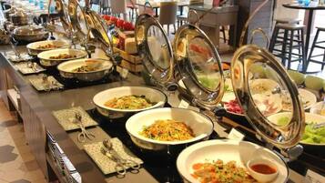 Dagelijks ontbijtbuffet (VND 120000 per persoon)