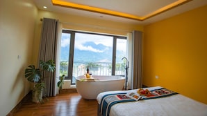 Suite Room with Bathtub & Mountain View | Premium bedding, memory foam beds, minibar (some free items) - Sapa Could Valley (Sa Pa)