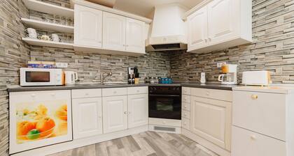 Visit Romania By Brasov BnB 2 Parking, internet