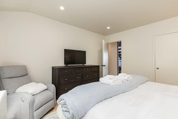 3 bedrooms, WiFi, bed sheets