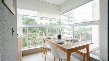 Deluxe Studio | Dining