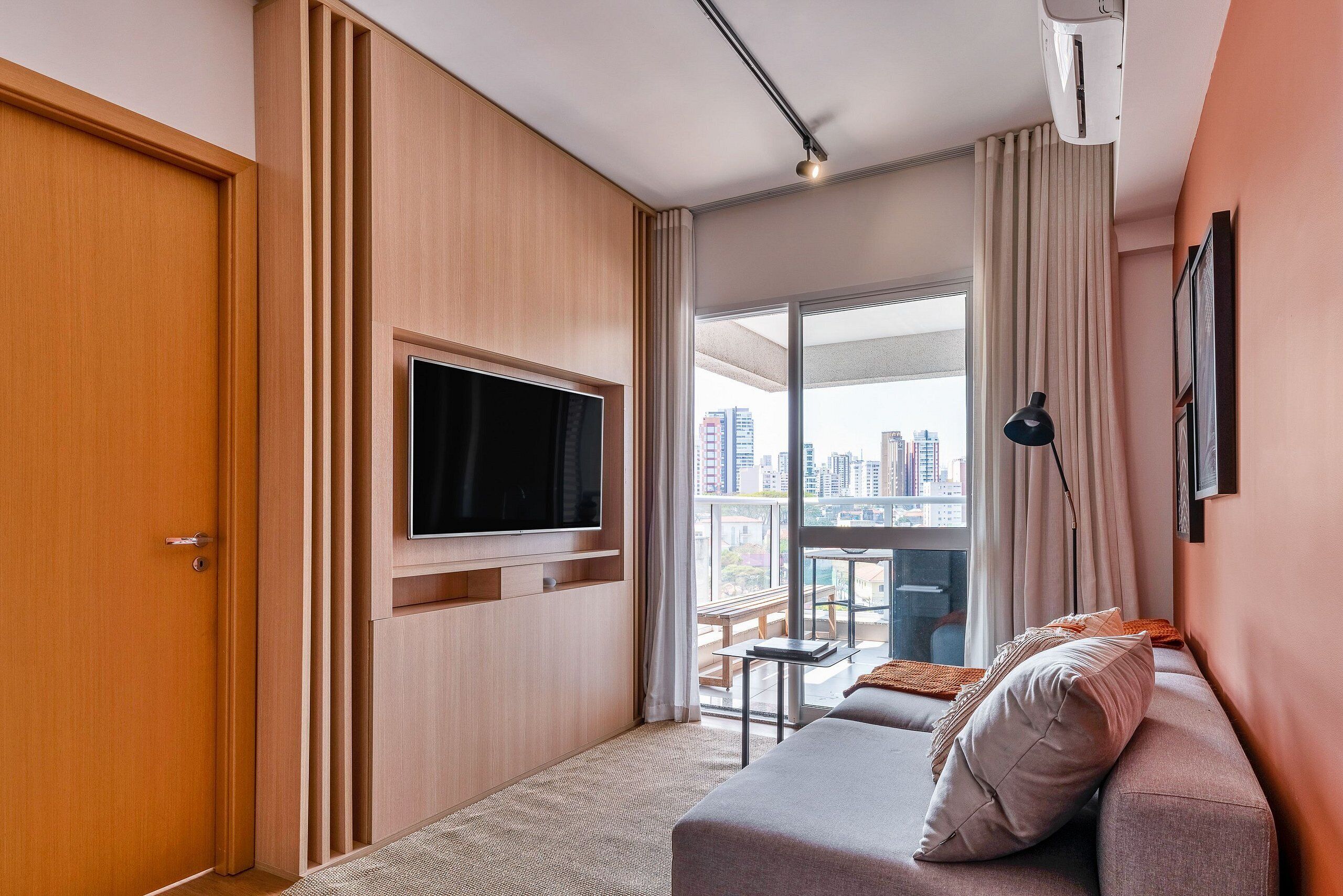 Apartemen Grand | Area keluarga | Smart TV 32-inci dengan saluran TV digital