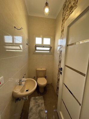 Shower, towels