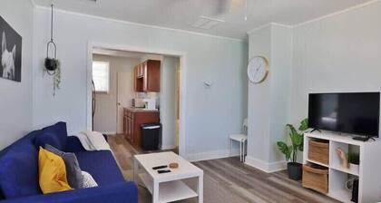 Cozy Beach Hideaway - 1 block to the beach