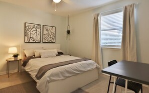 1 bedroom, iron/ironing board, WiFi, bed sheets - Cozy 1BR Beach Hideaway - One block to beach (Jacksonville Beach)