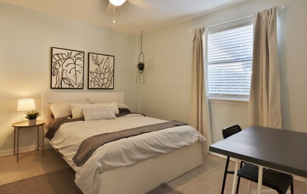 1 habitación, tabla de planchar con plancha, wifi y ropa de cama 