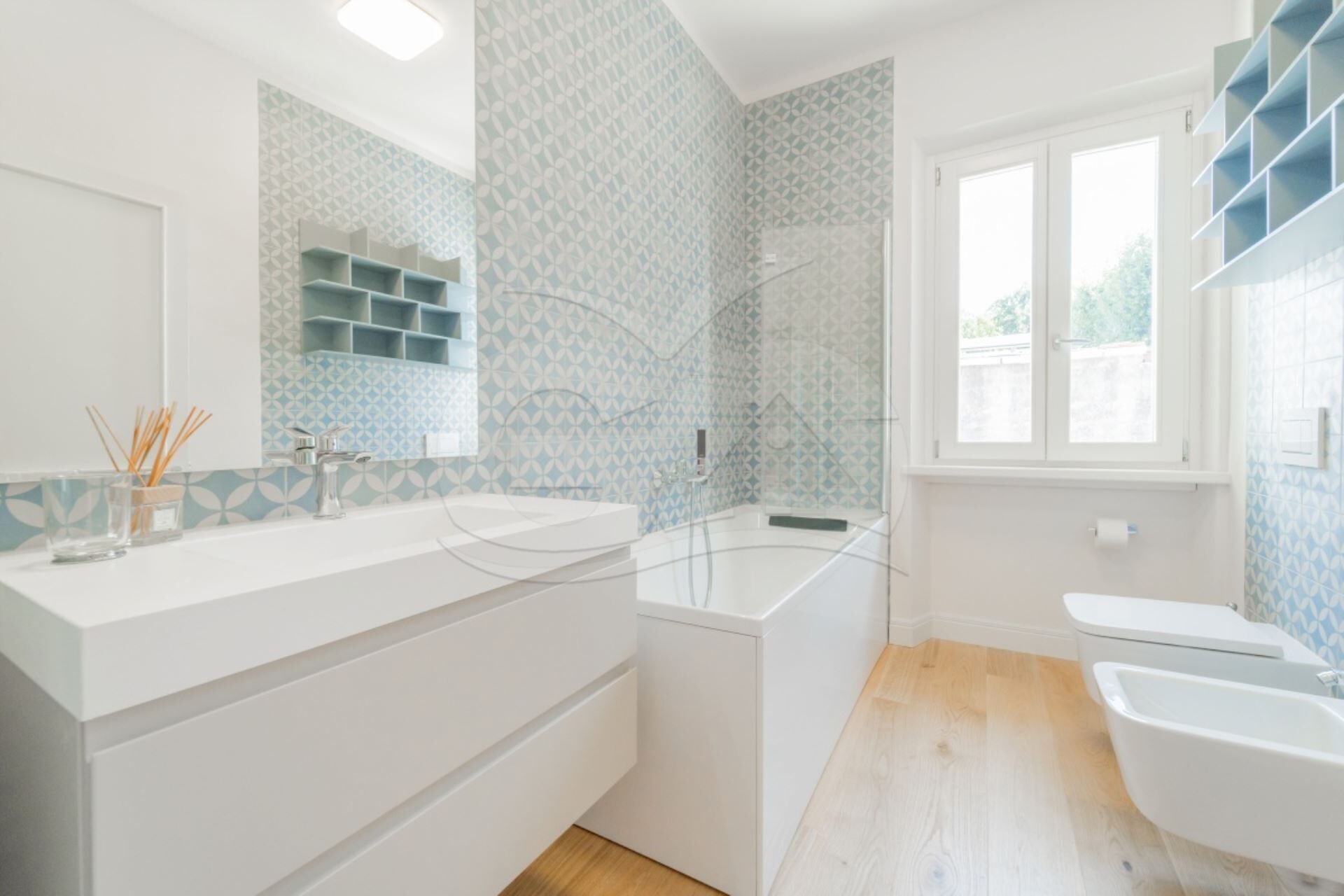Bathtub, hair dryer