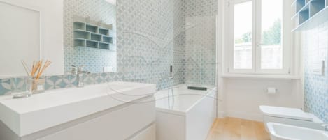 Badewanne, Haartrockner
