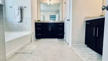 Dusch, hÄrtork, handdukar och tvÄl