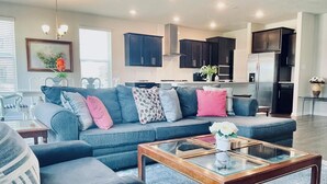 Living area - Newly constructed 6 bedroom home (Frederick)