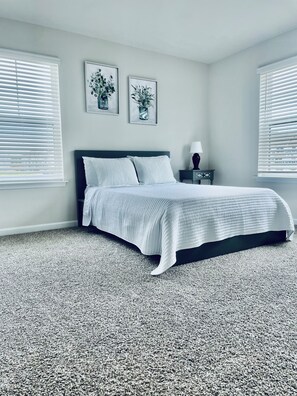 6 bedrooms, in-room safe, desk, iron/ironing board - Newly constructed 6 bedroom home (Frederick)