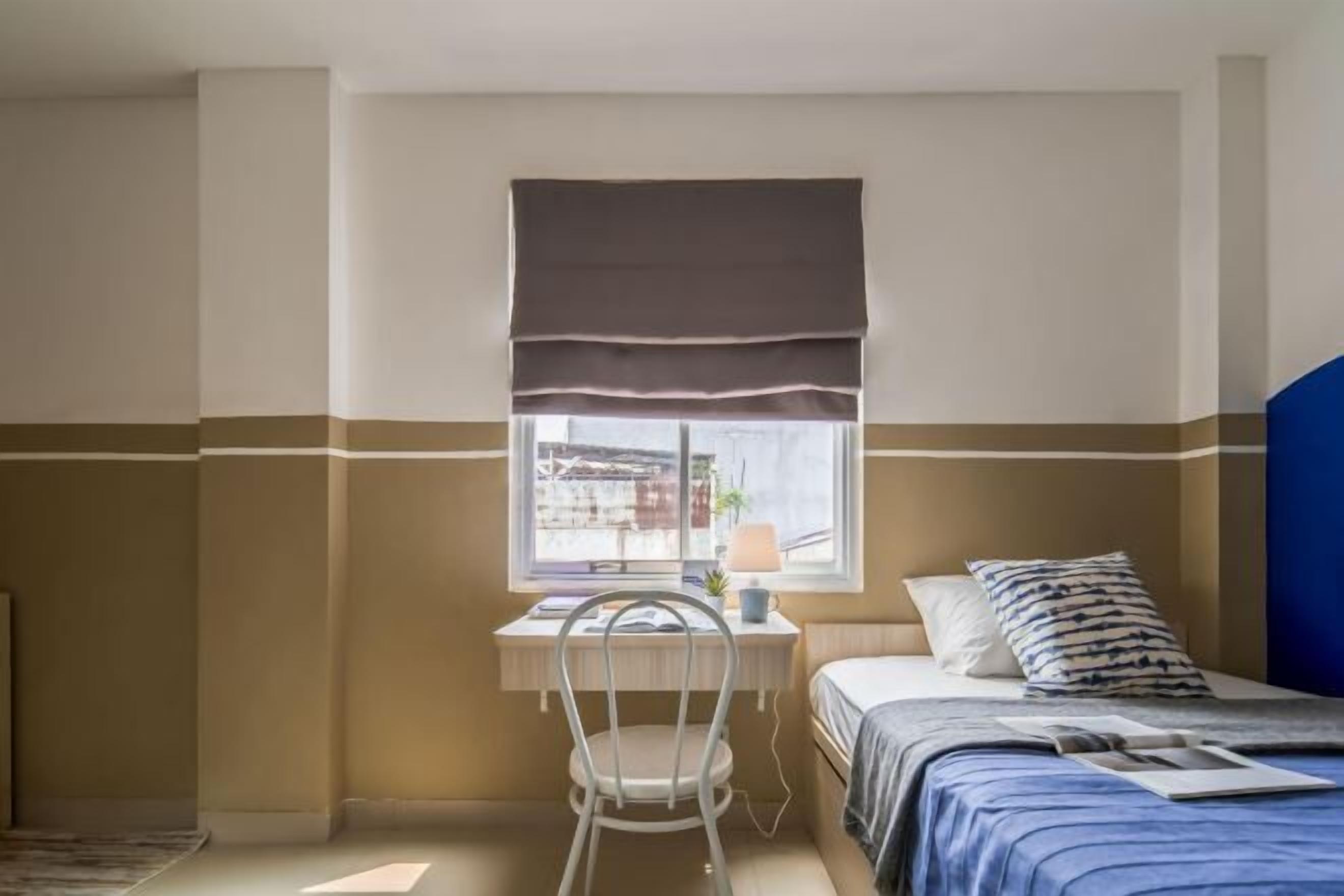 Desk, laptop workspace, free WiFi, bed sheets