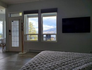 1 bedroom, in-room safe, iron/ironing board, free WiFi