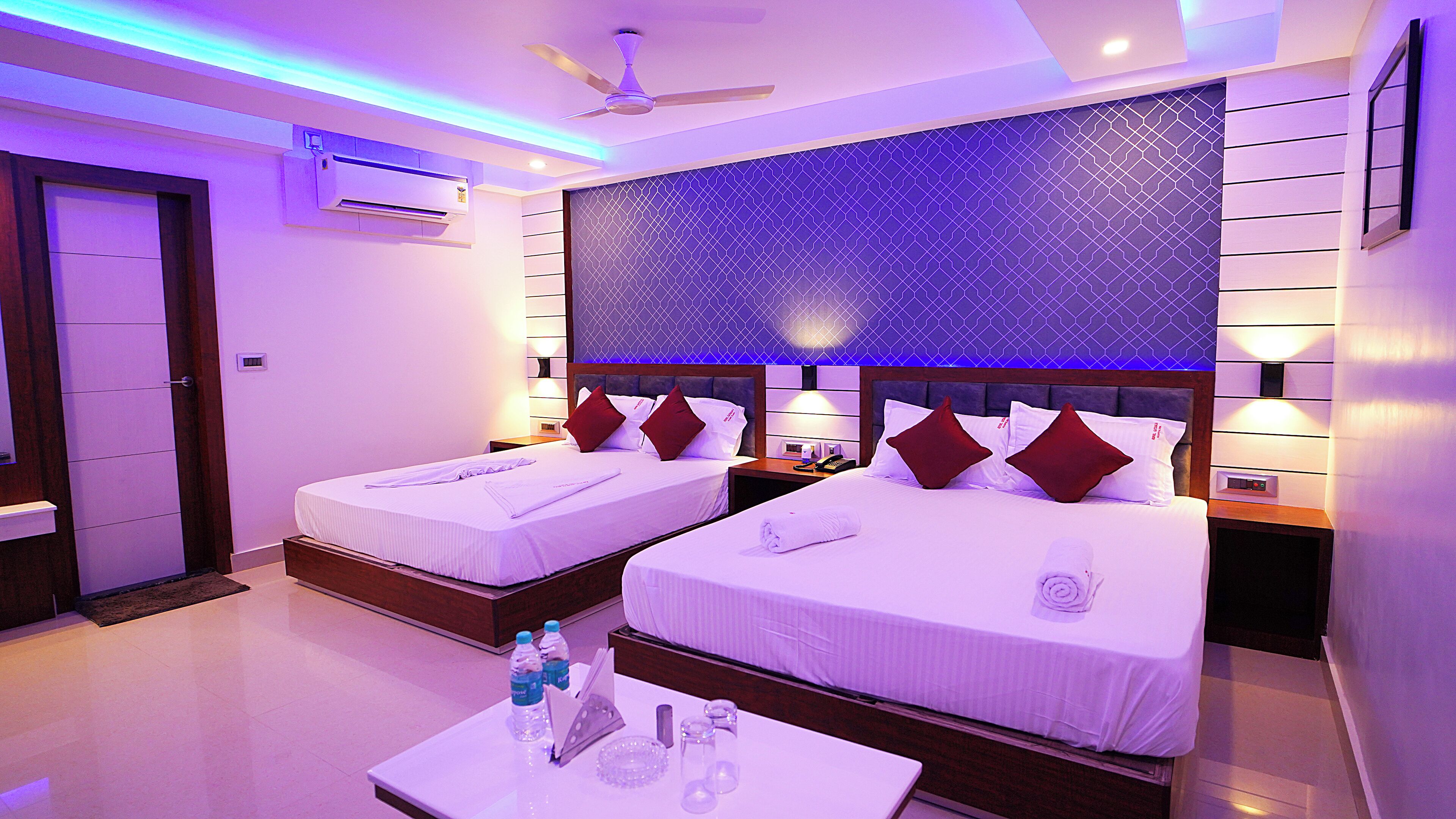 Neljän hengen perhehuone, useita sänkyjä, näköala puutarhaan | Äänieristys, ilmainen kiinteä internetyhteys, vuodevaatteet