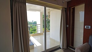 Family Quadruple Room, Multiple Beds, Garden View | Soundproofing, free wired Internet, bed sheets