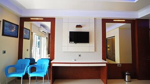 Sistema de insonorización, internet por cable gratis y ropa de cama 