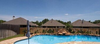 Nobel Prize - 4 Bedroom Home w/ Pool