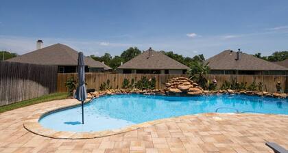 Nobel Prize - 4 Bedroom Home w/ Pool