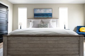 5 bedrooms, desk, iron/ironing board, free WiFi - Henry's Haven - Fully Renovated 5 Bedroom House Minutes from Downtown Bryan (Bryan)