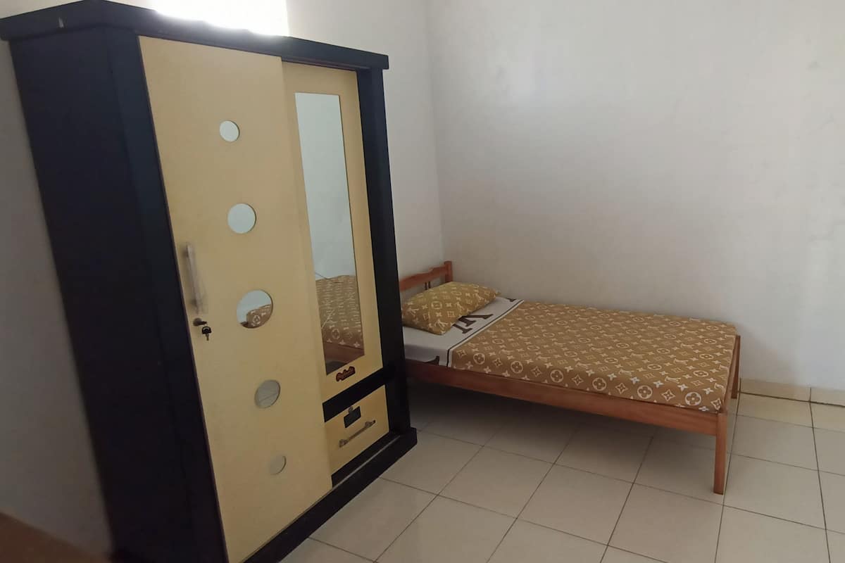 Kamar Single | Wi-Fi gratis dan seprai linen