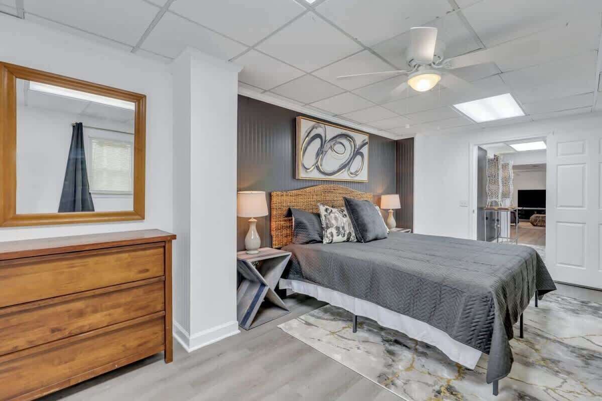 2 bedrooms, iron/ironing board, WiFi, bed sheets