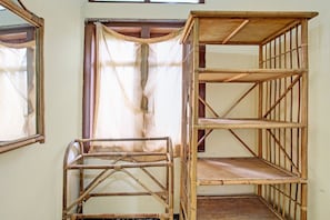 Free WiFi, bed sheets - OYO 92534 Fajar Indah Guest House (Tawangmangu)