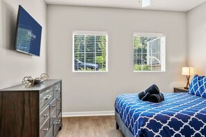 2 bedrooms, desk, iron/ironing board, travel cot