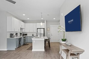 Fridge, microwave, oven, stovetop - Reluxme | 1BR Lux Condo in Prime Location! (Charlotte)